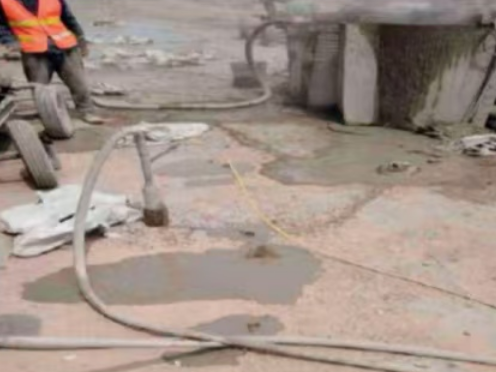 张掖水泥混凝土路面板底注浆技术 路面脱空注浆整治方案