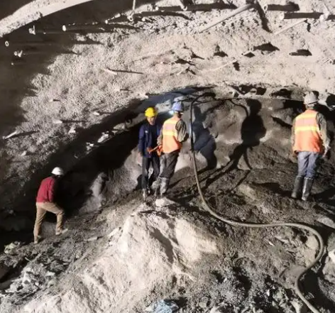 张掖拱顶带模注浆料的施工流程及注意事项